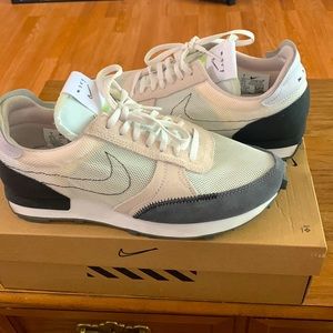 Nike Daybreak Type
Summit White Light Orewood Brown Size 7